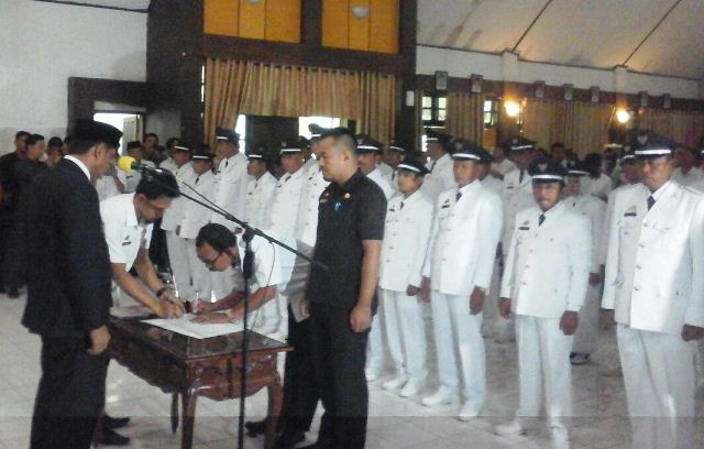 Plt Bupati Barru Lantik 28 Kades Terpilih