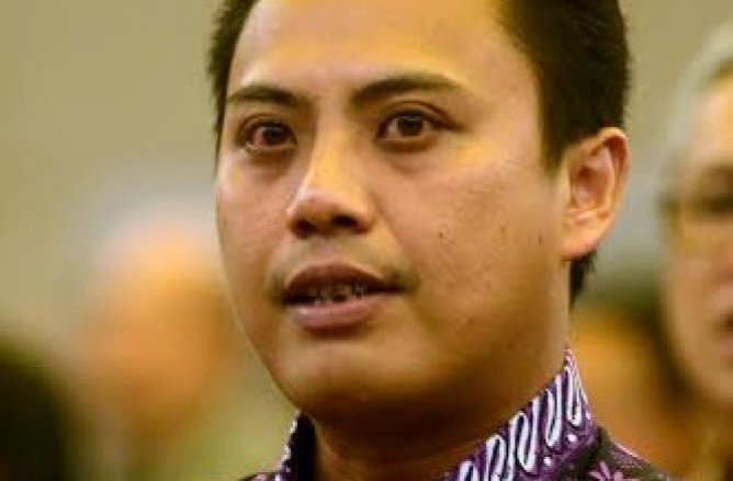 ZK Dimata Keluarga Mallarangeng dan A Iwan Darmawan