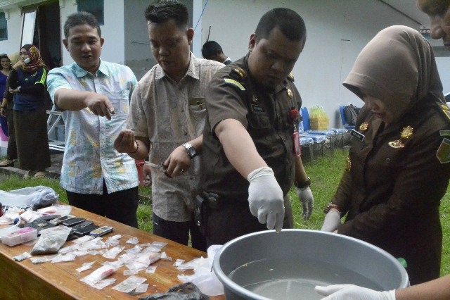 Begini Cara Kejari Parepare Musnahkan Sabu dan Ganja