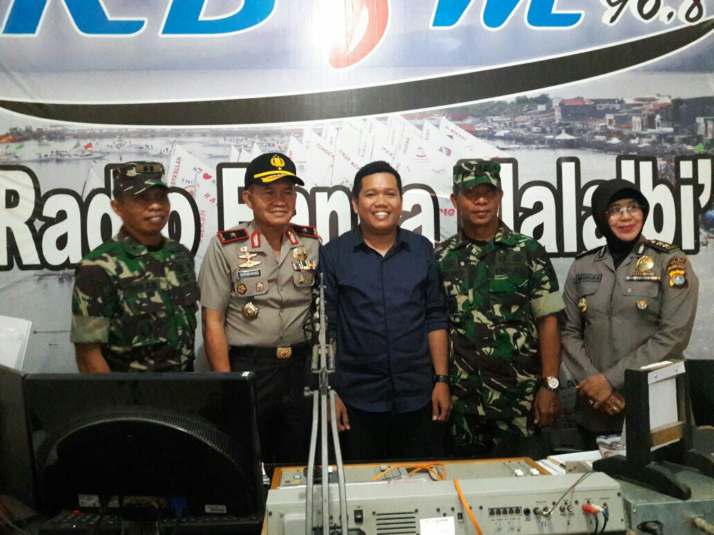 Lewat Radio, TNI-Polri Ajak Warga Sulbar Jaga Situasi Saat Pleno Rakap Pilkada