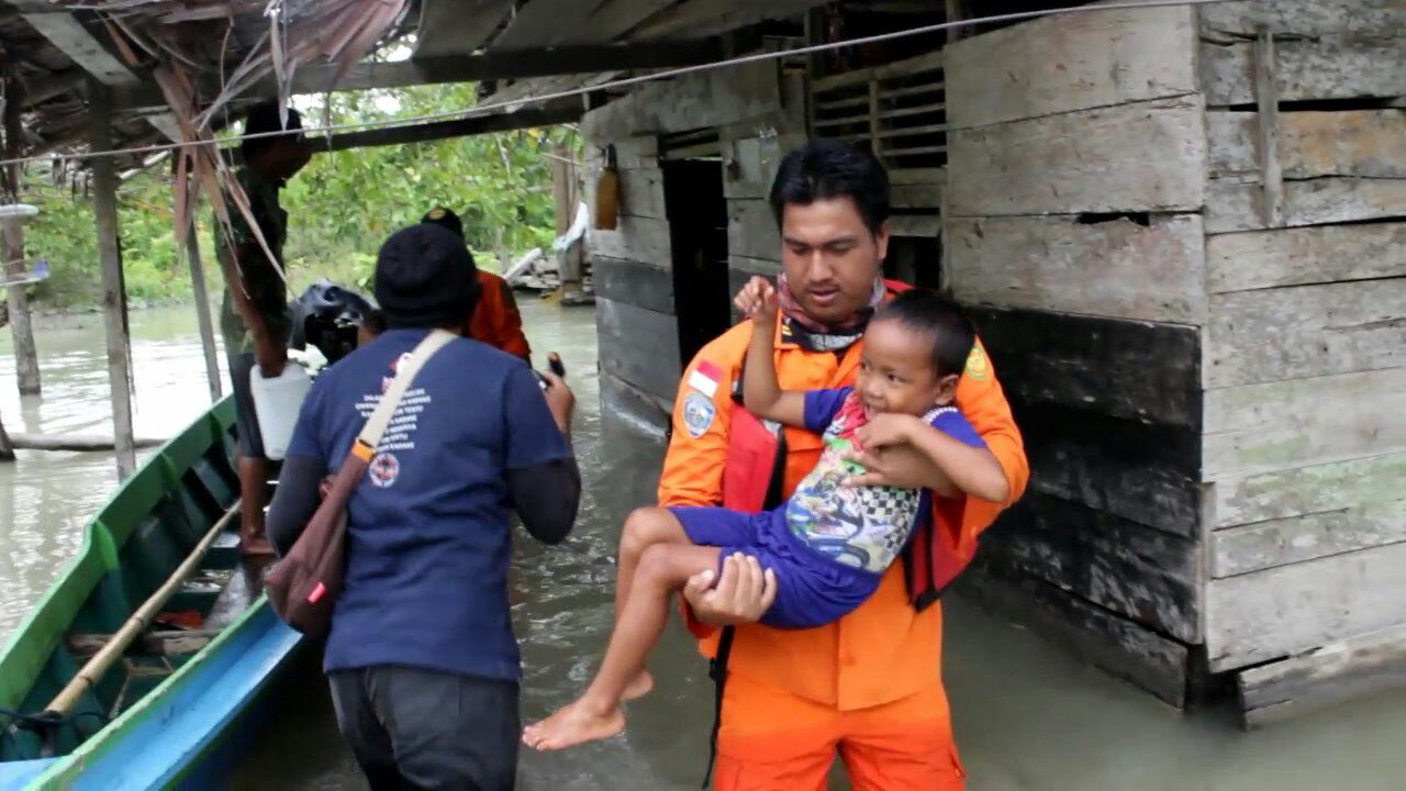 Banjir Meluas di Luwu Utara, Basarnas Evakuasi Warga