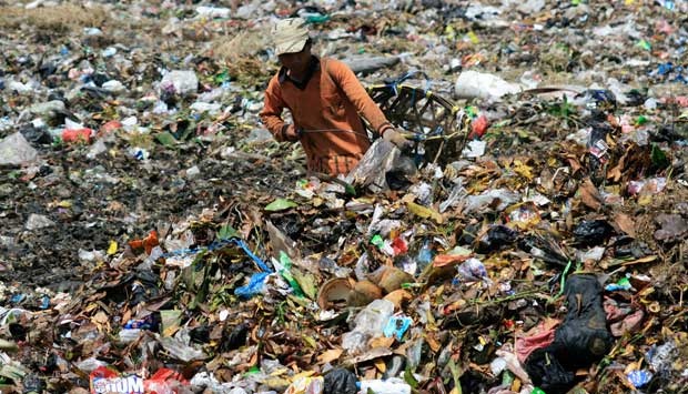 Protes, Warga Torut Blokir Jalan ke Tempat Pembuangan Sampah