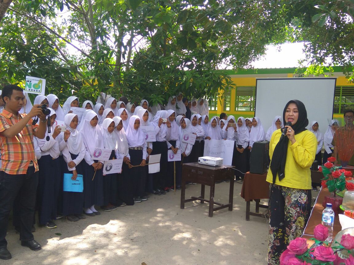 Fatmawati Rusdi Gencar Sosialisasikan Bahaya Narkoba di Sekolah