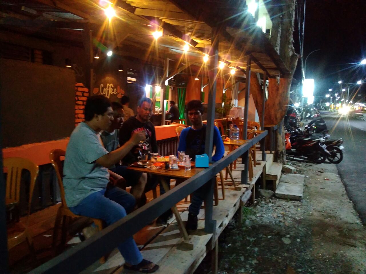 Kafe Holic Manjakan Pelanggan dengan Beragam Menu dan Harga Terjangkau