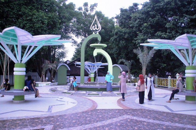 Taman Syariah, Berakhir Pekan Dalam Suasana Sejuk nan Islami