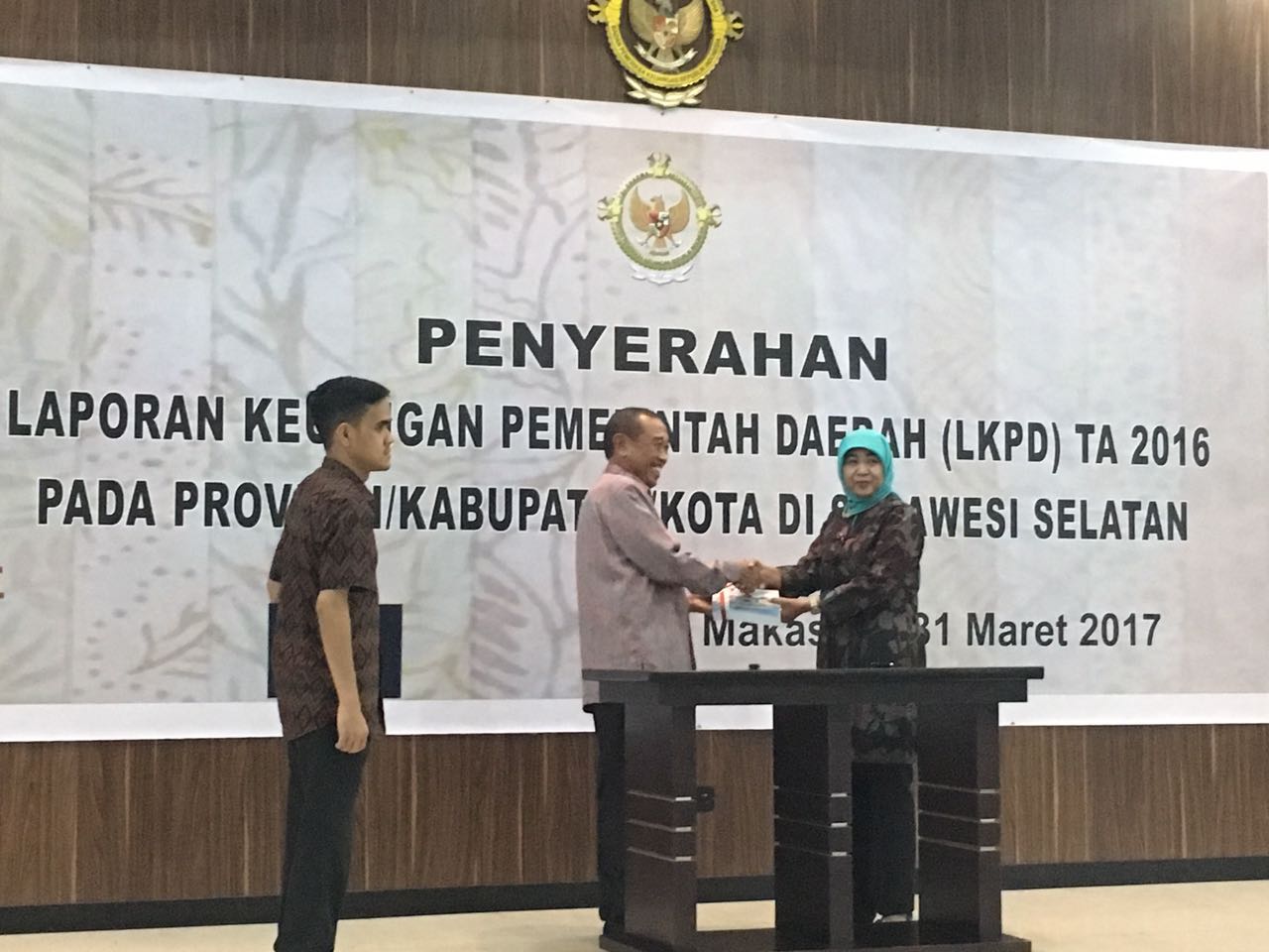 Pemkab Sidrap Serahkan LKPD 2016 ke BPK