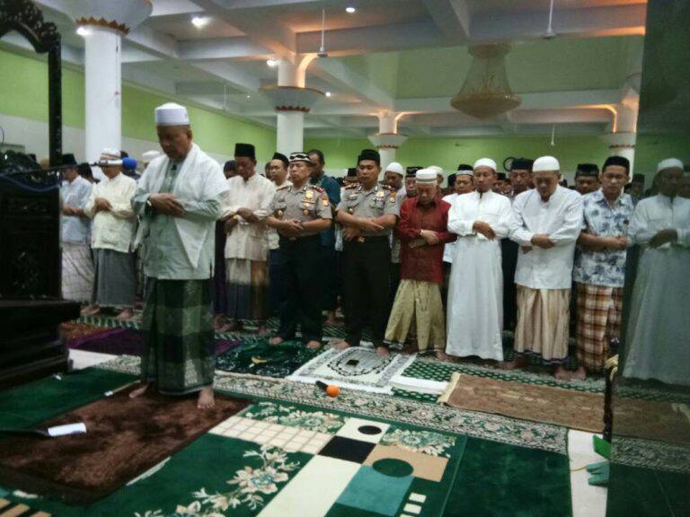 Doakan Korban Bom Kampung Melayu, Polres Barru Laksanakan Salat Ghaib