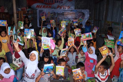 Srikandi RMS Gelar Baksos di TPA Antang