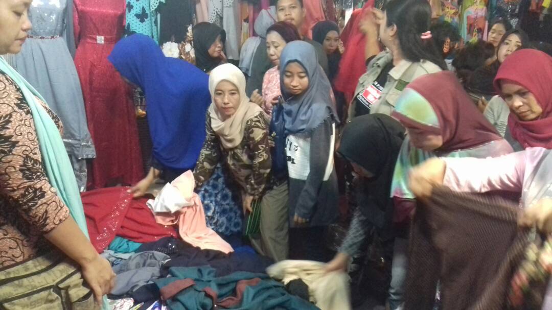 Jelang Lebaran, Busana Wanita Laku Keras di Pasar Sentral Barru