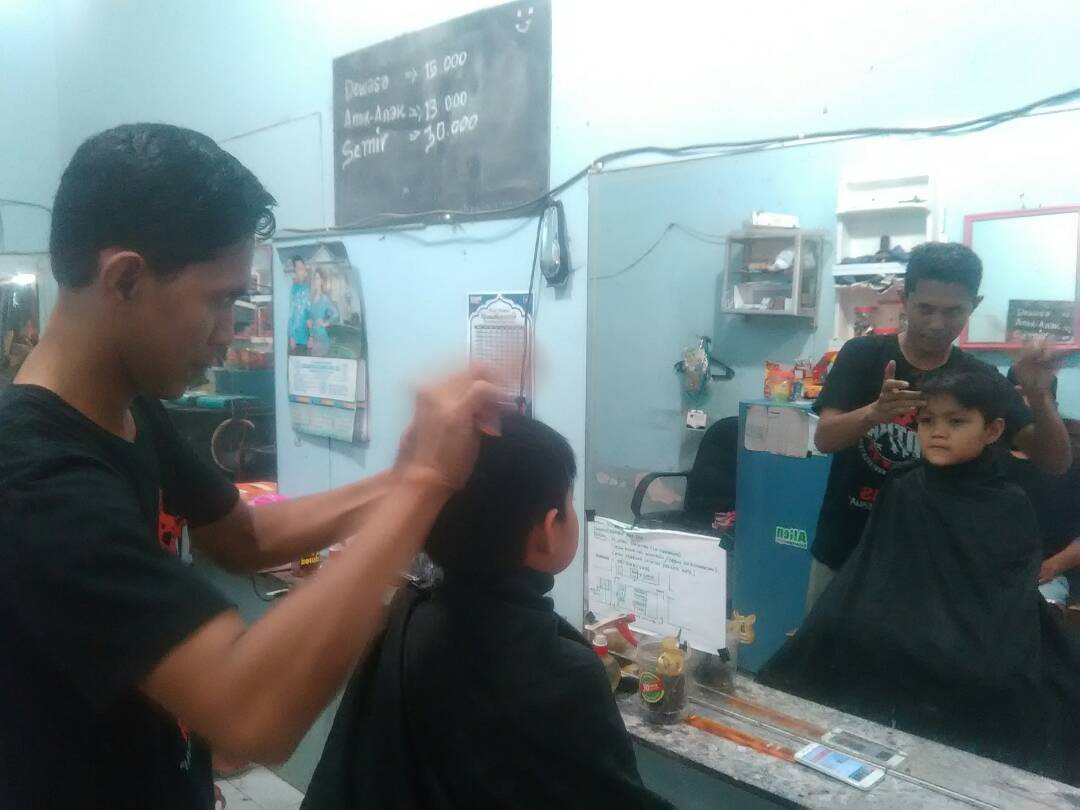 Suka Duka Tukang Cukur Pejabat Pinrang Suka Duka Tukang Cukur Pejabat Pinrang