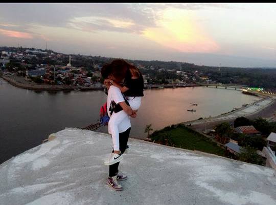 Viral, Sepasang Remaja Pamer Foto Mesra di Puncak RS Tonrangeng