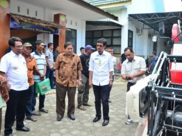 Pinrang Dapat 30 Mesin Panen dari Menteri Pertanian