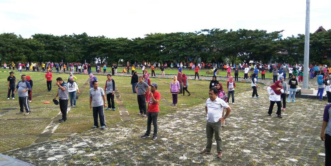Meluber ke Jalanan, Ribuan PNS Sidrap Ikut Senam Pagi