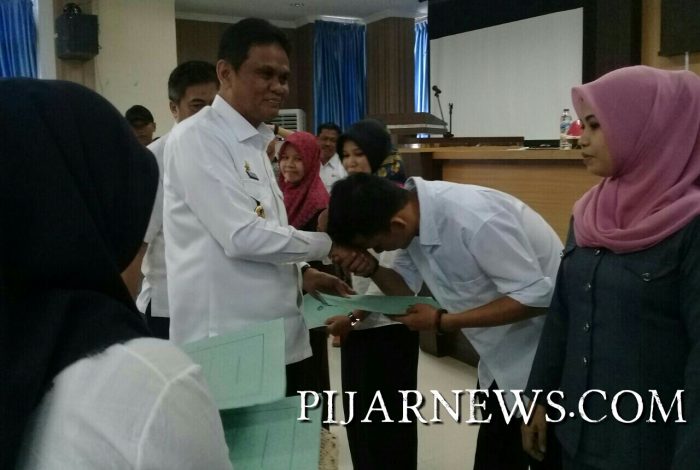 109 Guru Kontrak Baru Terima SK Bupati Barru