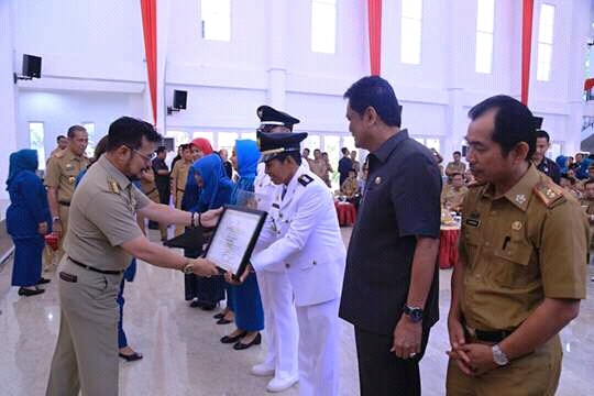 Berprestasi, Desa Pancana Barru Dapat Penghargaan dari SYL