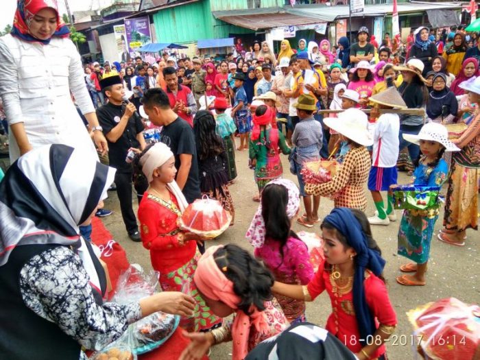 Ribuan Warga Pitu Riawa Sambut Fatmawati Rusdi