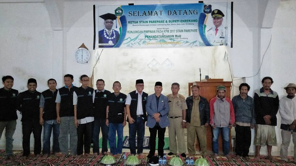 Musik Bambu Sambut Muslimin Bando di Desa Latimojong
