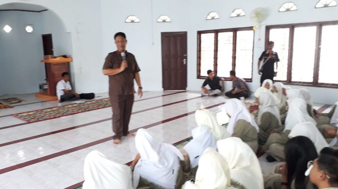 Kunjungi SMA, KPUD Parepare Tingkatkan Partisipasi Pemilih Pemula Kunjungi SMA, KPUD Parepare Tingkatkan Partisipasi Pemilih Pemula