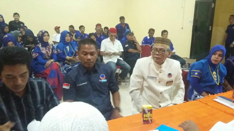 Pakai Baju Adat Bugis, FAS Pimpin Nasdem Parepare Daftar di KPUD