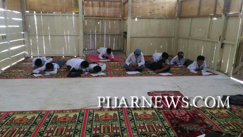 Belum Punya Gedung, SMK di Enrekang Belajar Melantai di Musalah
