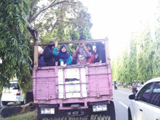 Angkut Peserta Pelatihan, Red Line Pinjam Truk Warga