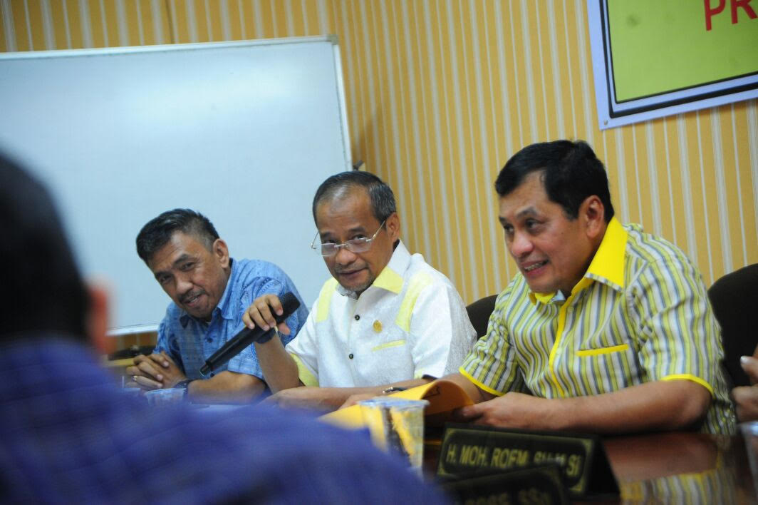 Usai Kunjungi KPUD Sulsel, Tim Hukum NH-Aziz Pulang Sambil Senyum