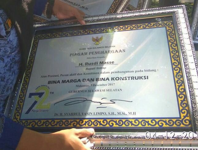 Komitmen dalam Pembangunan Sulsel, SYL Beri Penghargaan untuk RMS
