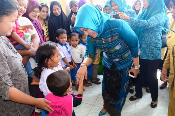 Asiknya Tahun Baru Bareng Fatmawati Rusdi