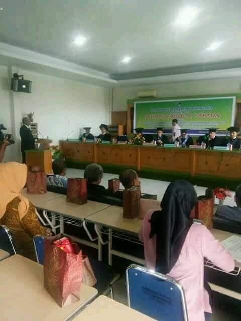 Suasana saat Wawali Kota Parepare, Faisal Andi Sapada ujian promosi doktor di Pascasarjana UMI Makassar. --sumber foto : Facebook--