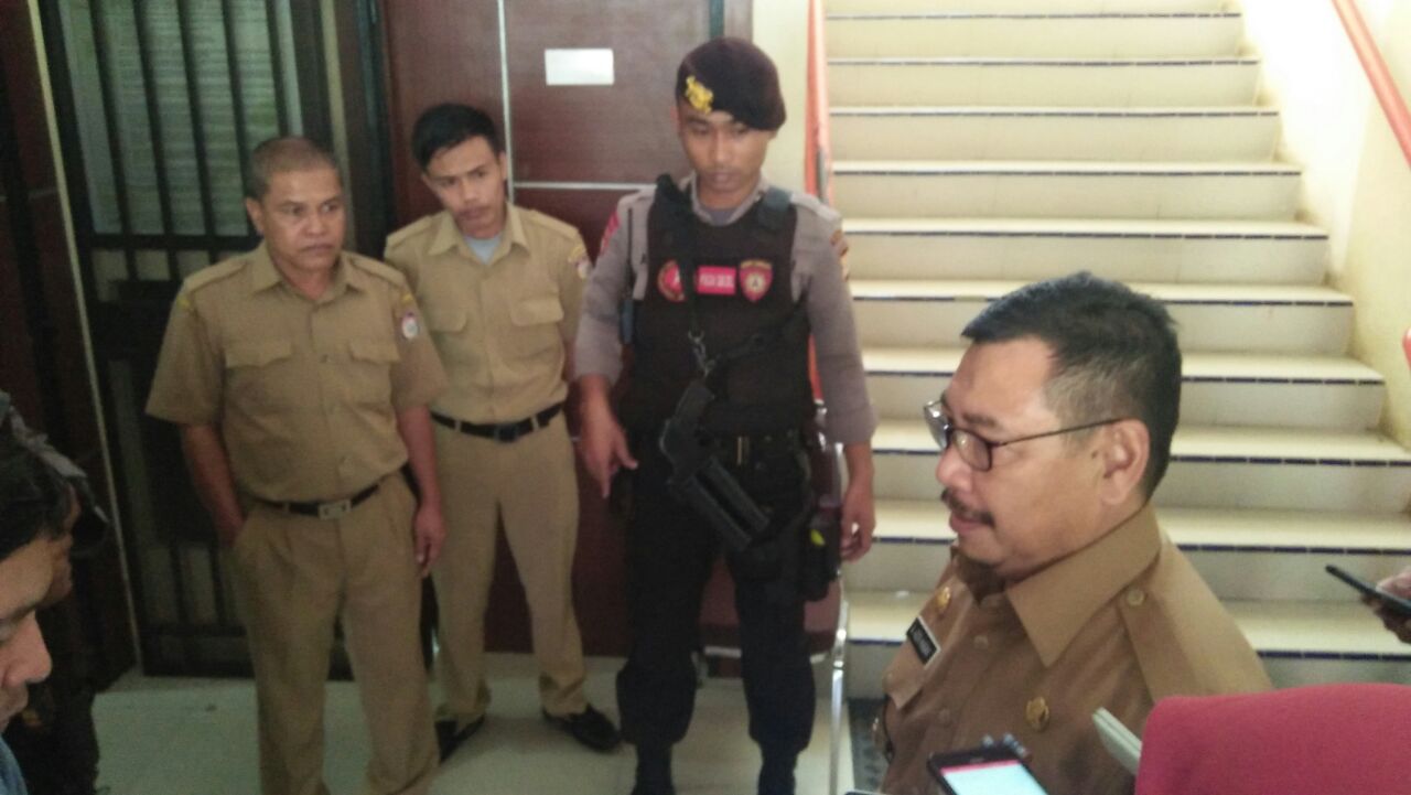 Pelaksana Tugas (Plt) Kepala Dinas (Kadis) Lingkungan Hidup (LHD) Kota Makassar, Azis Hasan yakin dirinya tidak terkait kasus dugaan korupsi pengadaan pohon Ketapang kencana yang dikelola dinasnya.