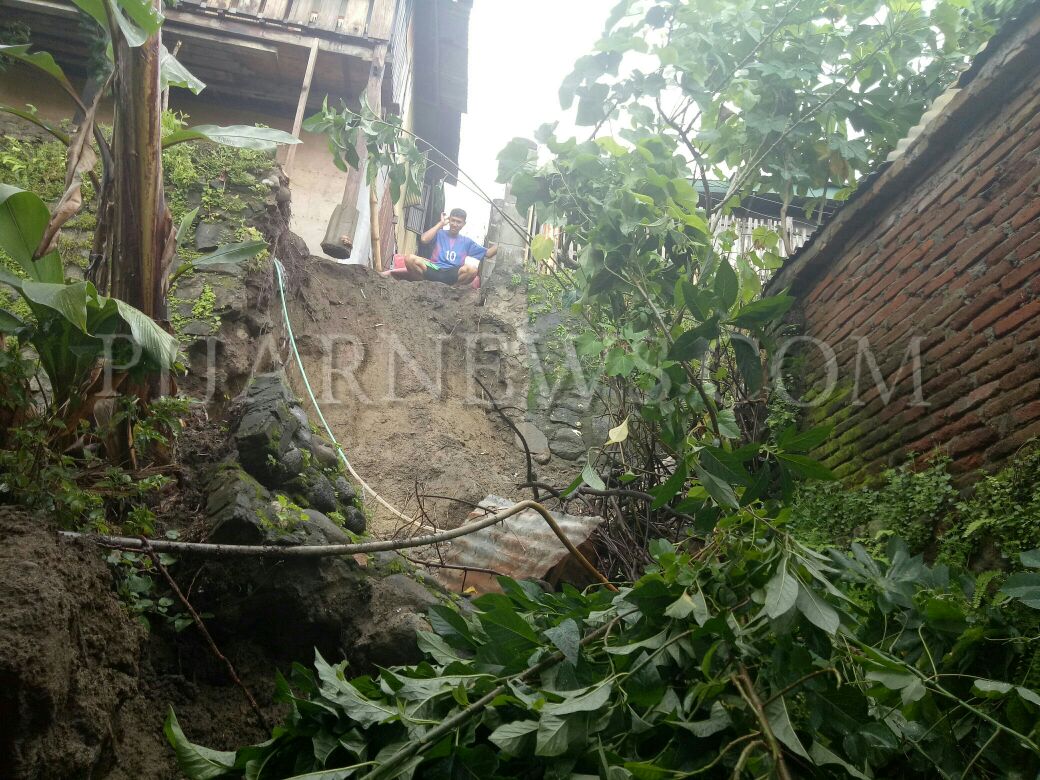 Hujan Deras, Fondasi Rumah Ketua RT Amblas