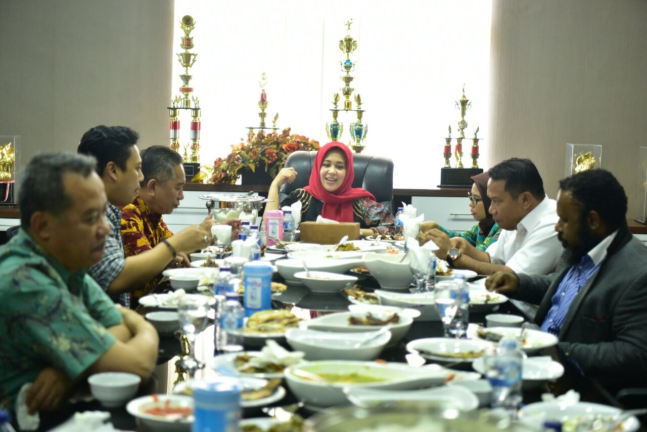 Komisi V DPR RI Pantau Kondisi Jalan Trans Sulawesi