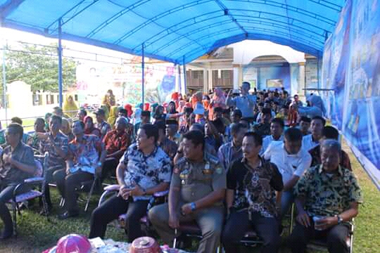 Ketgam: Sejumlah Kadis OPD lingkup Pemkab Barru Menghadiri Acara Penyerahan Bantuan Dana Bamper di Desa Gattareng, Kecamatan Pujananting. --Foto: Handover--