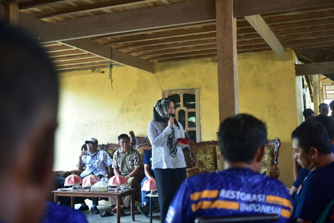 Calon Bupati Sidrap 2018-2023, Hj Fatmawati Rusdi di Kecamatan Pitu Riase disambut puluhan warga yang dikoordinir Tim SAR