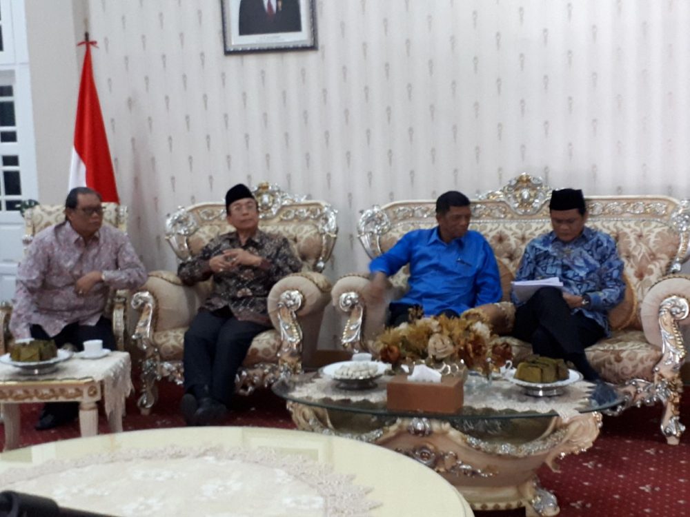 Anggota DPP Kerukunan Keluarga Daerah Barru (KKDB) bersilaturahmi dengan Bupati Barru Suardi Saleh di Rujab Bupati Barru. --ist--