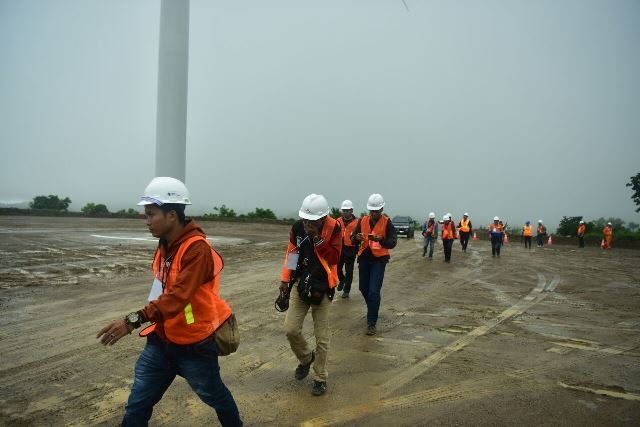 Cuaca Buruk, Menteri BUMN Batal Tinjau Proyek PLTB Sidrap