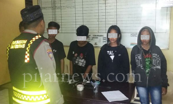 Berantem Gara-gara Cowok, Viral di Medsos, Ujungnya di Kantor Polisi