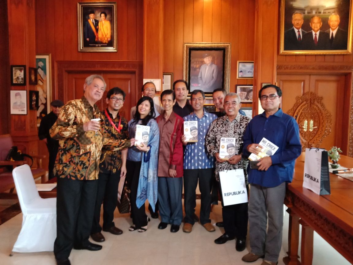 Rekor Muri Penulis Buku Habibie Terbanyak diraih Penulis Parepare