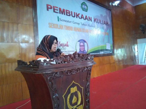 Orasi Ilmiah Kuliah Umum STAIN Parepare, Hamdanah; Bimbingan Karier Peserta Didik Kian Urgen