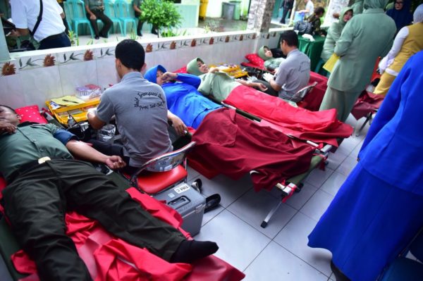 Aksi Donor Darah Oleh TNI