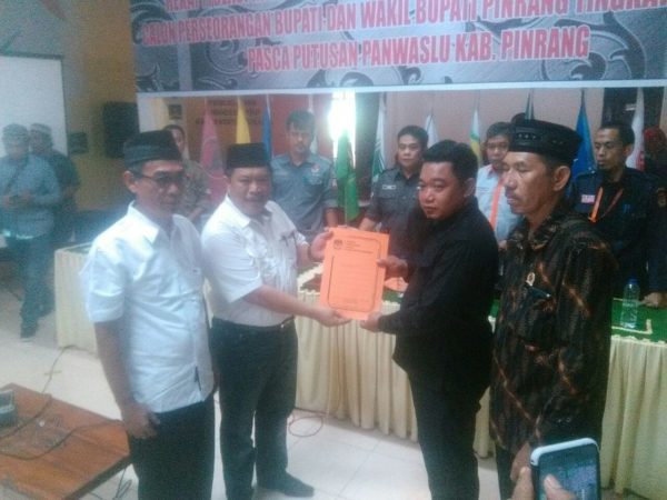 KPUD Pinrang Tetapkan Calon Bupati Perseorangan Hamka-Ahsan Nomor Urut 4