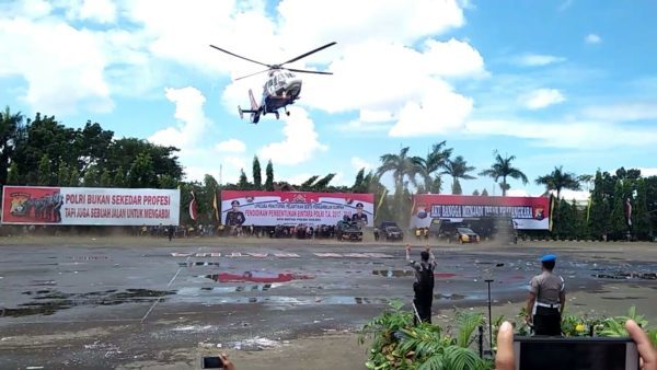 Begini Cara Helikopter Polda Sulsel Bubarkan Kerumunan Keluarga Brigadir Remaja di SPN Batua