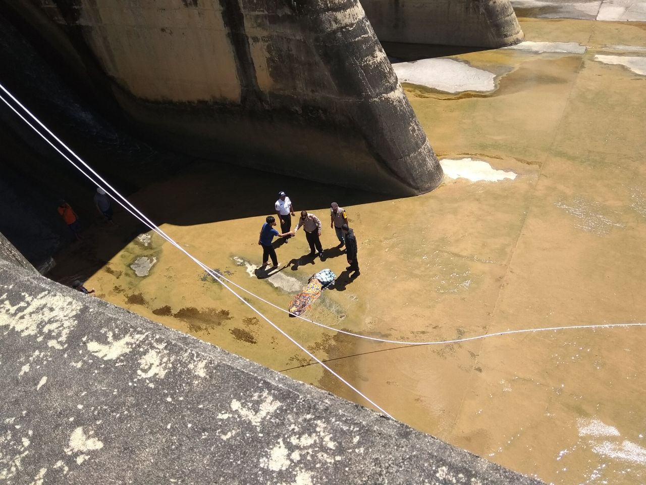 Diduga Gangguan Jiwa, Tukang Bentor Melompat dari Bendungan PLTA