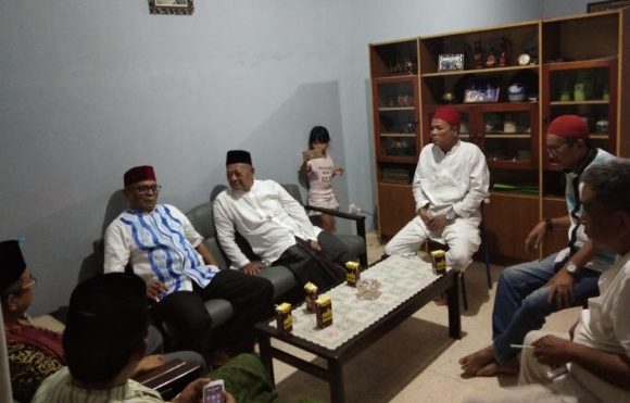 Usai Tarwih di Masjid Raya, FAS Silaturahmi dengan Warga di Jl Andi Mangkau Usai Tarwih di Masjid Raya, FAS Silaturahmi dengan Warga di Jl Andi Mangkau