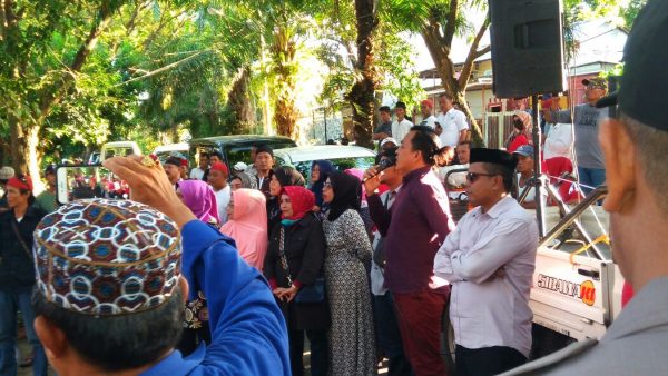 Demonstran Minta KPU Cermati Isu Beredarnya Keputusan MA