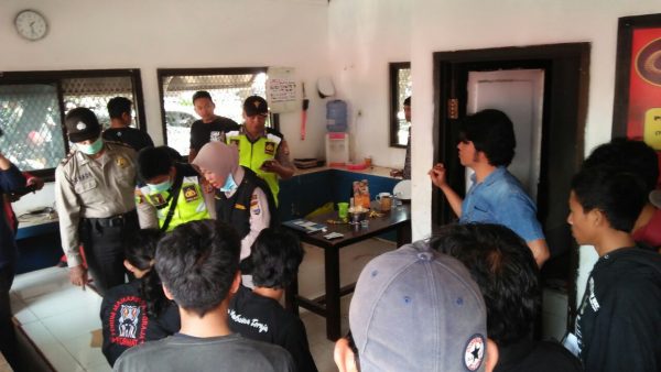 Empat Mahasiswa Ditangkap, Satu Polwan Pingsan