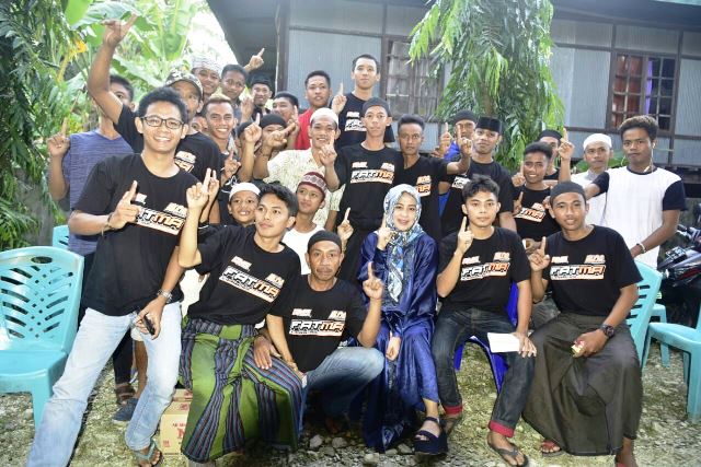 Fatmawati Rusdi mendapat sambutan meriah dari ribuan warga masyarakat Kelurahan Benteng, Kecamatan Baranti