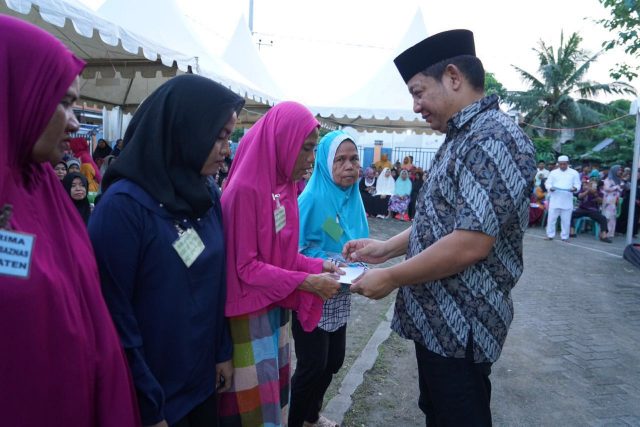 RMS Berbagi Sedekah ke Warga Wattang Sidenreng