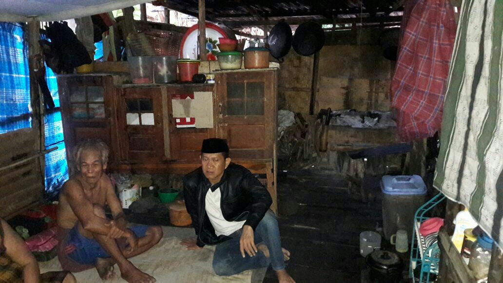Quick Respons, Pemkab Sidrap Bantu Bedah Rumah Warga di Soppae Lancirang