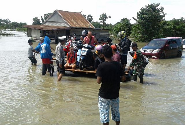 Urus Kemanusiaan, IYL Terus Koordinasi Penanganan Korban Banjir di Wajo